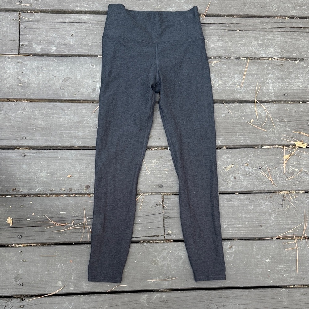 Vuori soft heather dark gray women’s leggings size small